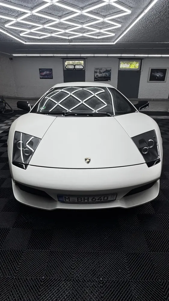 Lamborghini · Weiß in der LEVITÓ-Halle in München-Moosach
